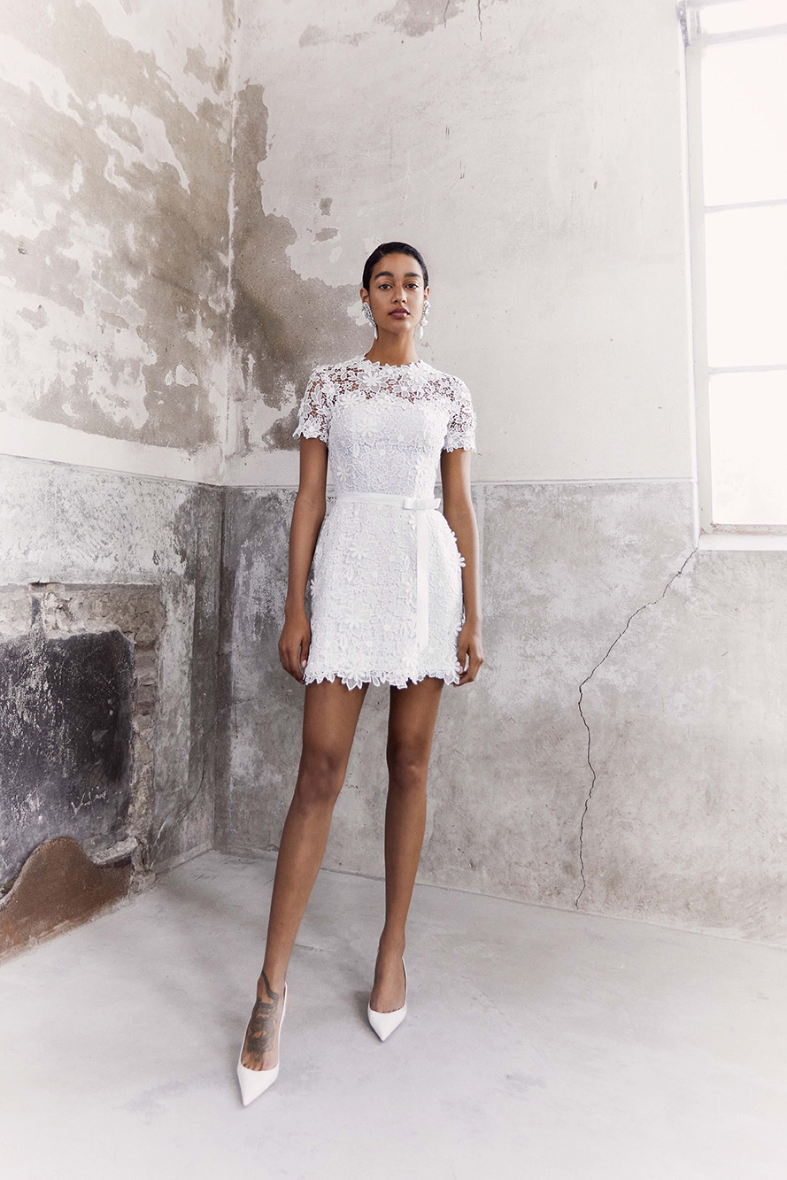 Short Dress Trend by Dress Designer_Viktor&Rolf Mariage FW21 byMarijkeAerden_72